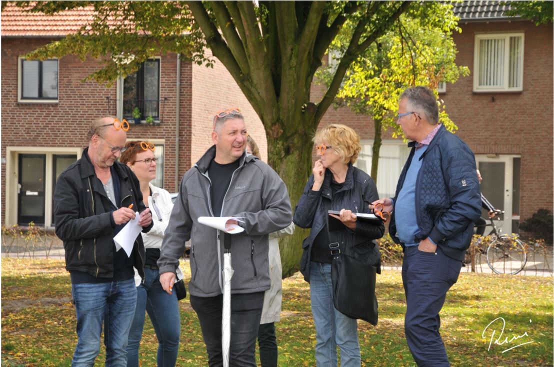 2019-09-30 Oranjebuurt Ontvangt Gemeente Venray Et Oranje Bril (18)